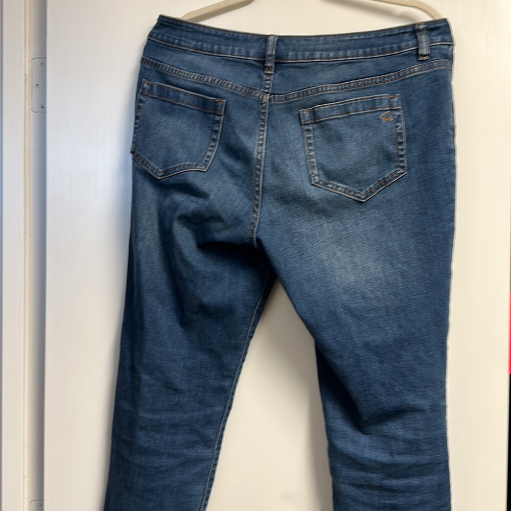 Comfortable, Soft Material Jeans - image 2